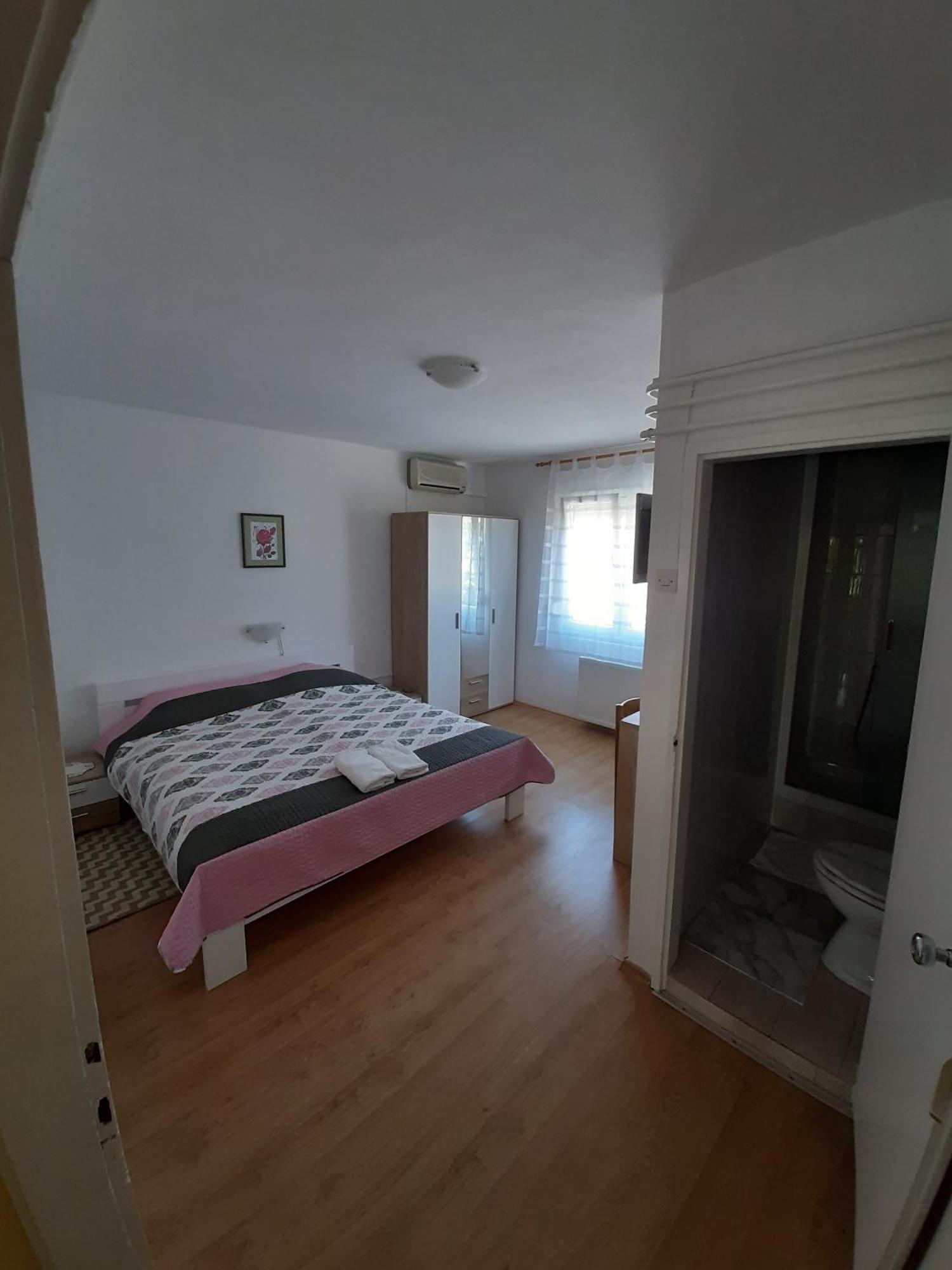 Apartments And Rooms With Parking Space Mali Lošinj Dış mekan fotoğraf