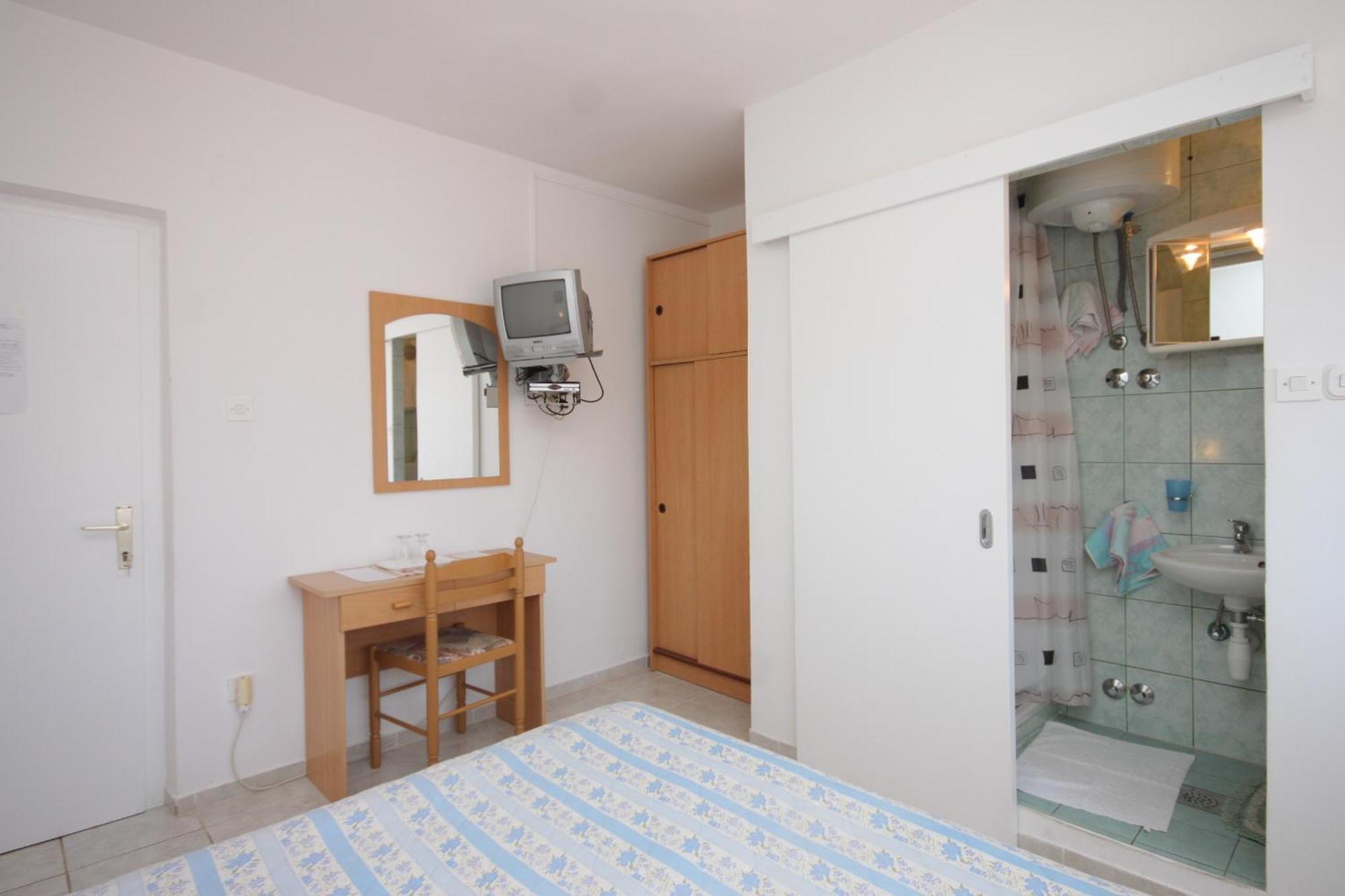 Apartments And Rooms With Parking Space Mali Lošinj Oda fotoğraf