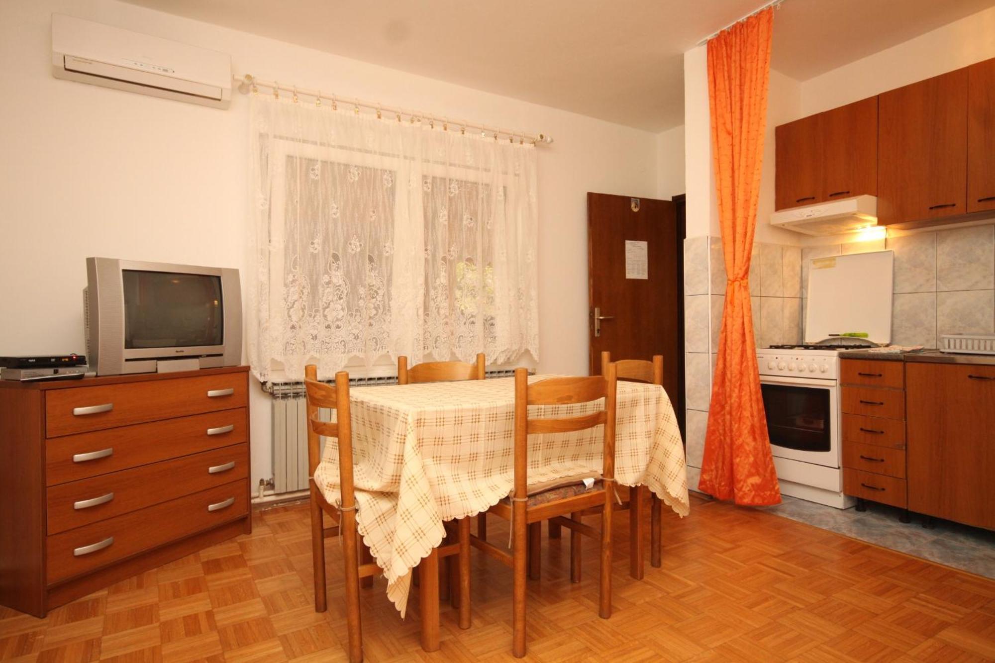 Apartments And Rooms With Parking Space Mali Lošinj Oda fotoğraf