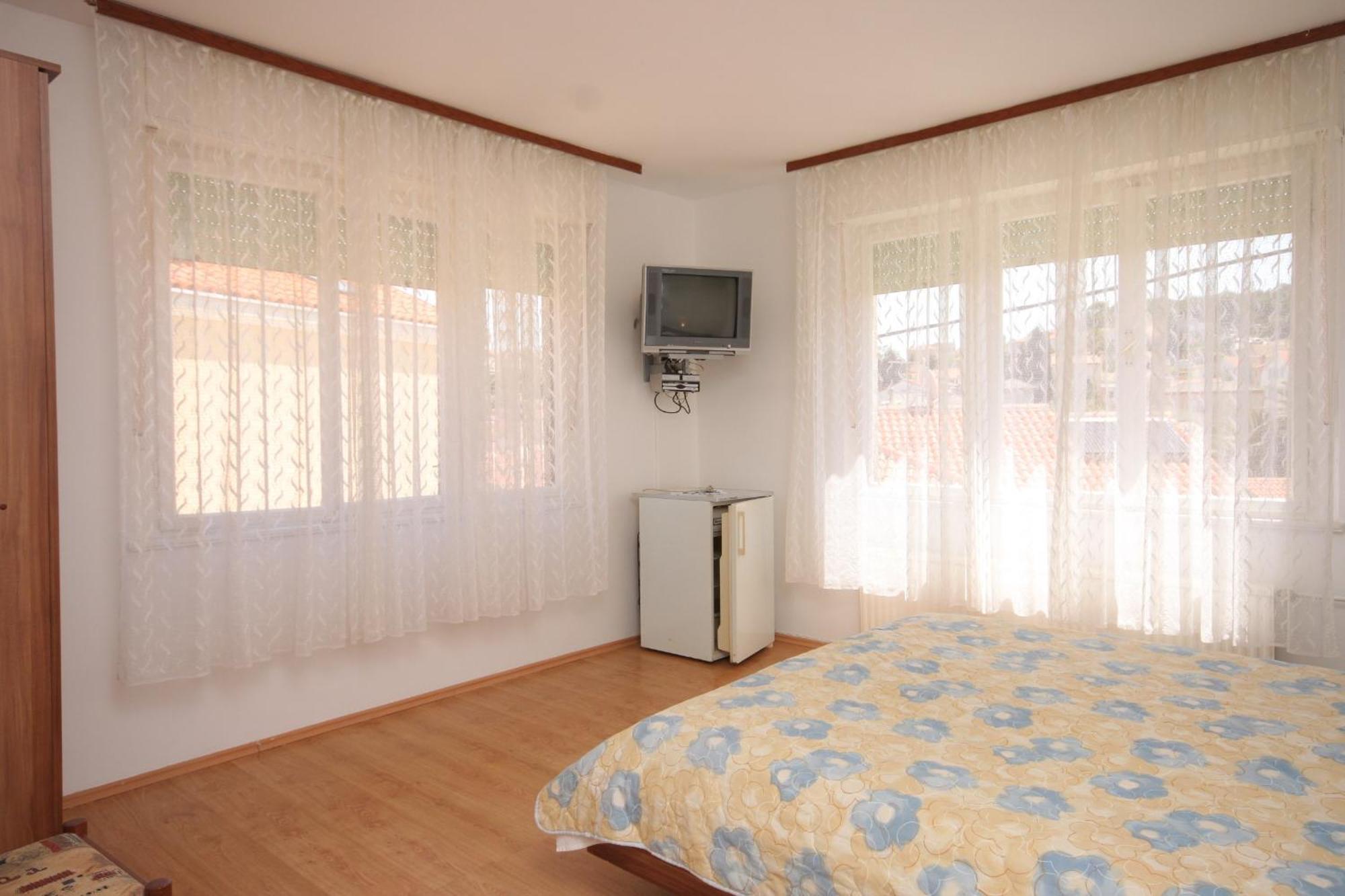 Apartments And Rooms With Parking Space Mali Lošinj Oda fotoğraf